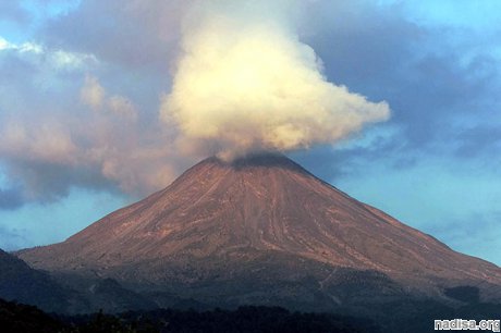 Тысячи людей в Гватемале переселяют из-за вулкана
