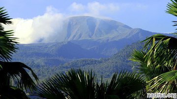 На севере Индонезии активизировался вулкан Локон