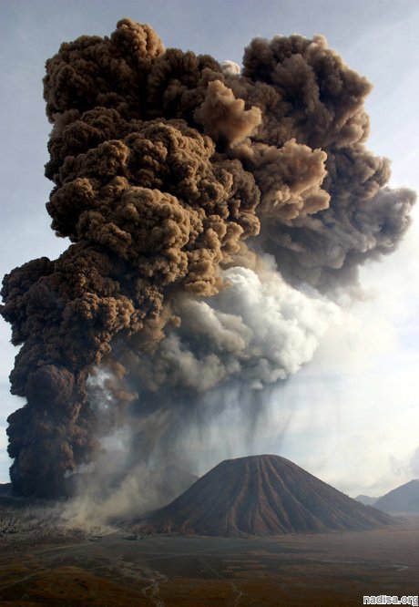 В Индонезии активизировался очередной вулкан