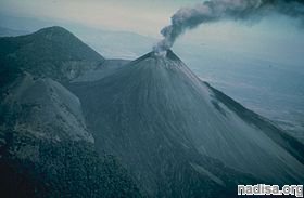 Вулкан Пакайя активизировался: произошел выброс газа и пепла