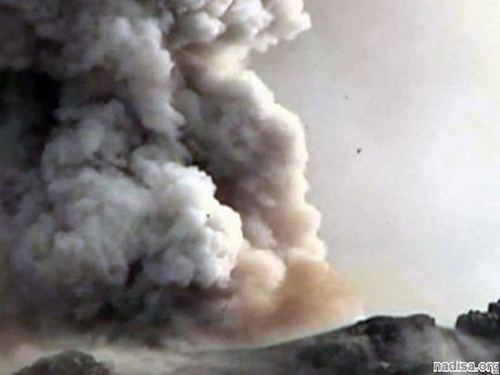 Видео Фото Вулкан Тунгурауа в Андах изверг километровый столп лавы