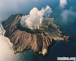 Вулкан острова Белый в Новой Зеландии демонстрирует сильнейшую деятельность за последние десятилетия.