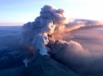 Камчатские вулканы вибрируют, светятся, выбрасывают пепел и пар