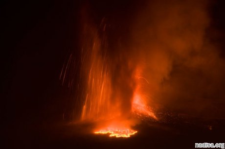 Вулкан Этна на Сицилии устроил огненное шоу