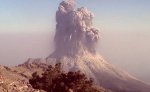 Сильный взрыв и выброс пепла произошел в кратере вулкана Колима, расположенного на западе Мексики