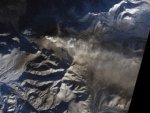 Вулкан Кизимен на Камчатке выбрасывает газ с пеплом на высоту почти в 4 км