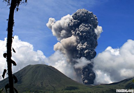 В Индонезии началось новое извержение вулкана