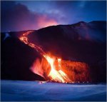 И снова здравствуйте: в Исландии проснулся вулкан Эйяфьядлайёкюдль.