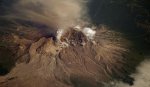Вулкан Шивелуч на Камчатке выбросил пепел на высоту до 7 километров