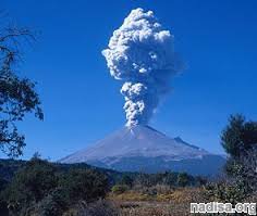 Столицу Мексики засыпало пеплом вулкана Попокатепетль