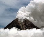 Активность вулкана Плоский Толбачик на Камчатке еще увеличилась