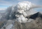 Воздушному сообщению между США и Азией грозит вулкан на Аляске