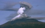 Зафиксирован мощный выброс пепла из кратера вулкана Попокатепетль в окрестностях Мехико