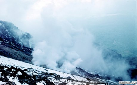 Вулкан Кизимен на Камчатке выбрасывает пепел на высоту свыше 4 км