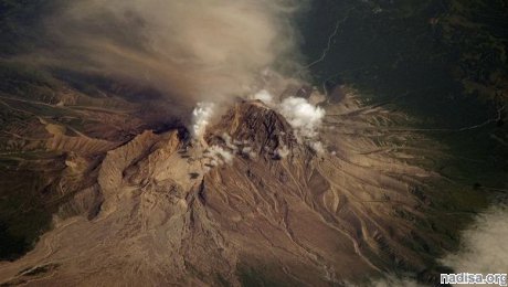 Пепловое облако от вулкана Шивелуч распространяется над Камчаткой