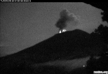 Мексиканский вулкан Попокатепетль не перестает извергаться