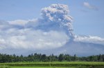 Вулкан Мерапи засыпал деревни пеплом