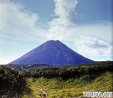 Вулкан Карымский на Камчатке выбросил столб пепла на высоту 6,5 км