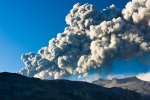 Вулкан Шивелуч на Камчатке вновь выбрасывает пепел