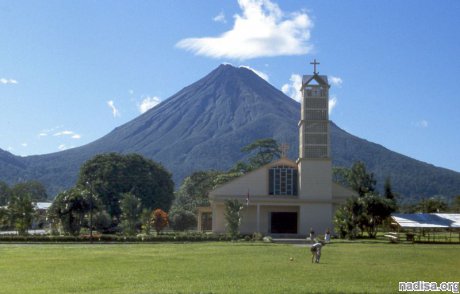 Жители Коста-Рики рады активности вулкана Ареналь