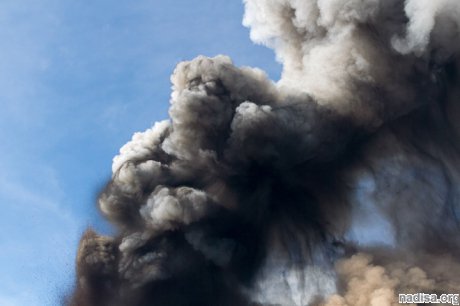 Вулкан Ключевская сопка произвел очередной выброс пепла