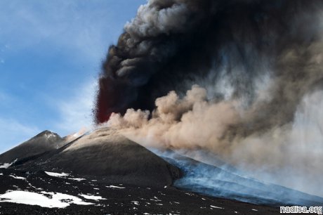 Вулкан Этна на Сицилии вновь активизировался