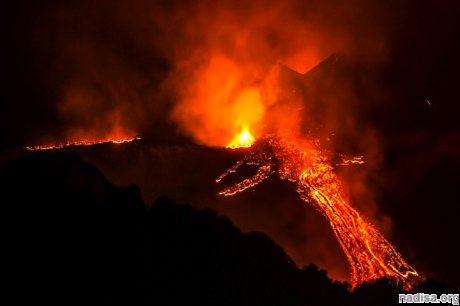 Вулкан Этна на Сицилии вновь активизировался