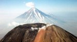На Камчатке снова видны столбы пепла над вулканами