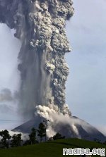 В Индонезии произошло извержение двух вулканов