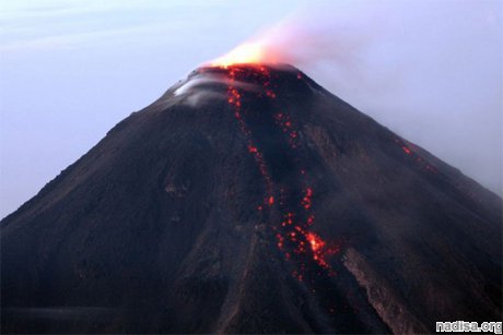 Мексиканский вулкан Колима начал извергаться