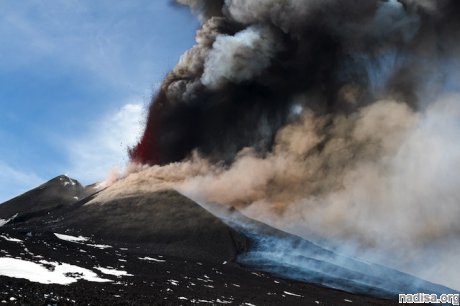 Очередное извержение Этны: пеплом засыпало близлежащие поселки