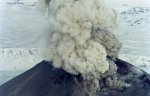 МЧС: Вулкан Карымский выбросил пепел на высоту до 1,5 км, шлейф растянулся на 120 км