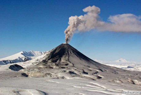 Пепловой выброс на вулкане Карымский достиг 3 км