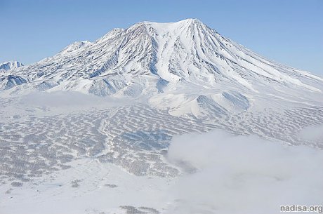 Вулкан Жупановский на Камчатке засыпал пеплом Налычевскую долину