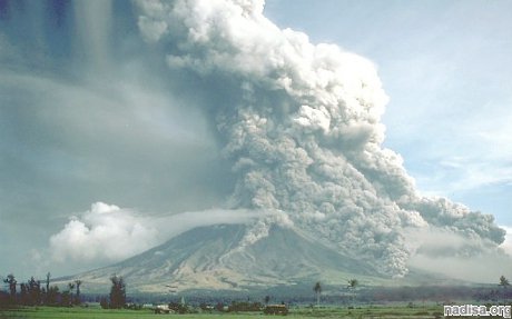 На Филиппинах «дрожат» вулканы Тааль и Майон