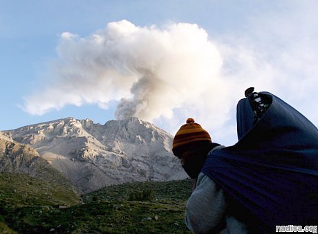 Из окрестностей перуанского вулкана Убинас эвакуируют людей