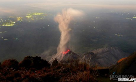 В Гватемале снова извергается вулкан Санта-Мария