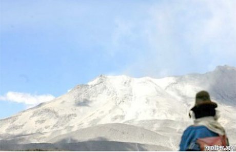 Вулкан Убинас в Перу выбросил столб пепла на высоту 5-ти километров