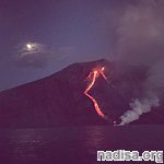 Итальянский вулкан Стромболи начал извергаться