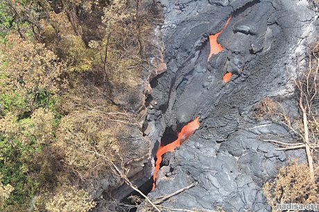 Лава вулкана Килауэа на Гавайях угрожает жилым домам