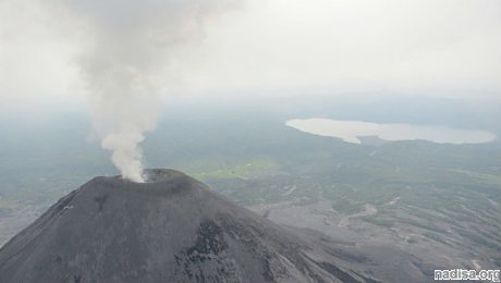 Вулкан Карымский выбросил 3-километровую пепельную колонну