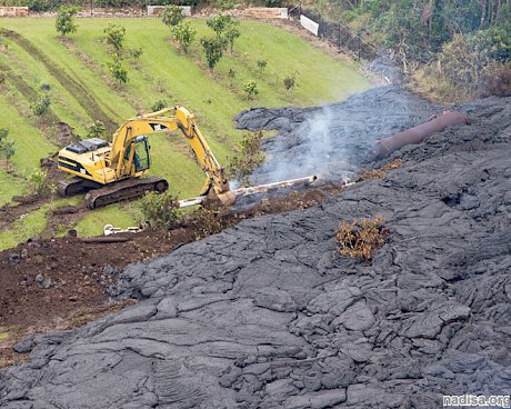 Река лавы угрожает гавайскому поселку Пахоа