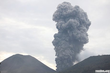 На Камчатке «взорвались» сразу два вулкана