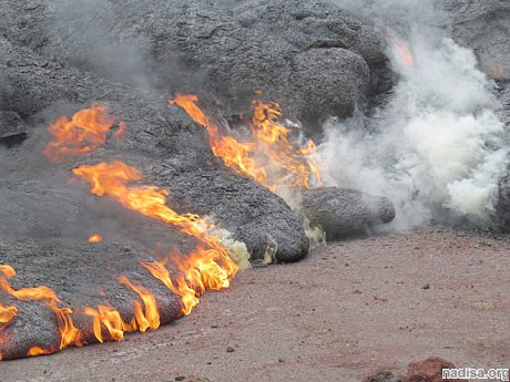 Гавайский остров пересекла огненная река