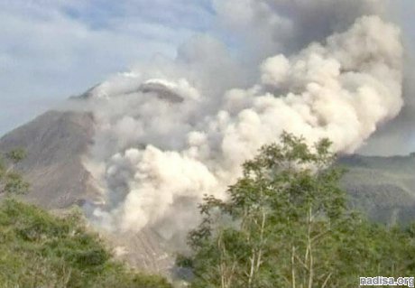 В Индонезии разбушевался вулкан Гамалама