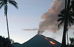 В Индонезии извергается вулкан Сопутан