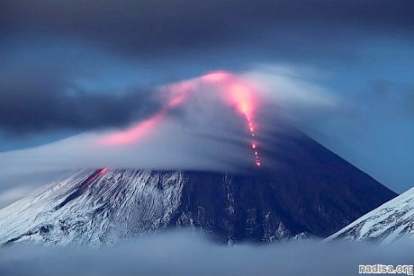 Вулкан Ключевской на Камчатке выбросил 6-километровый столб пепла