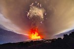 Пользователи соцсетей запечатлели извержение вулкана Этна в Италии