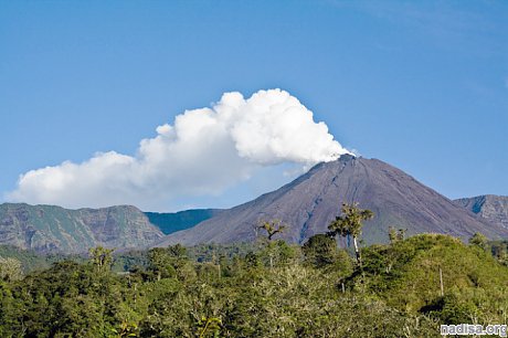 Эквадор: на вулкане Ревентадор зафиксировано более 50 взрывов за день