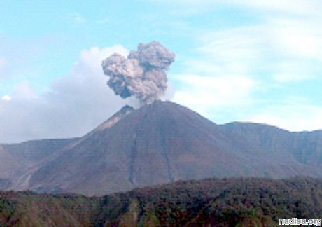 Эквадор: на вулкане Ревентадор зафиксировано более 50 взрывов за день